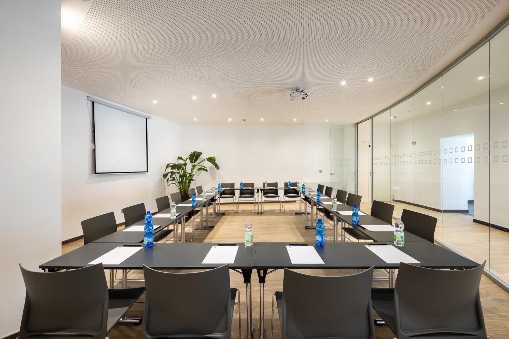 Ih Hotels Milano Centrale Luaran gambar