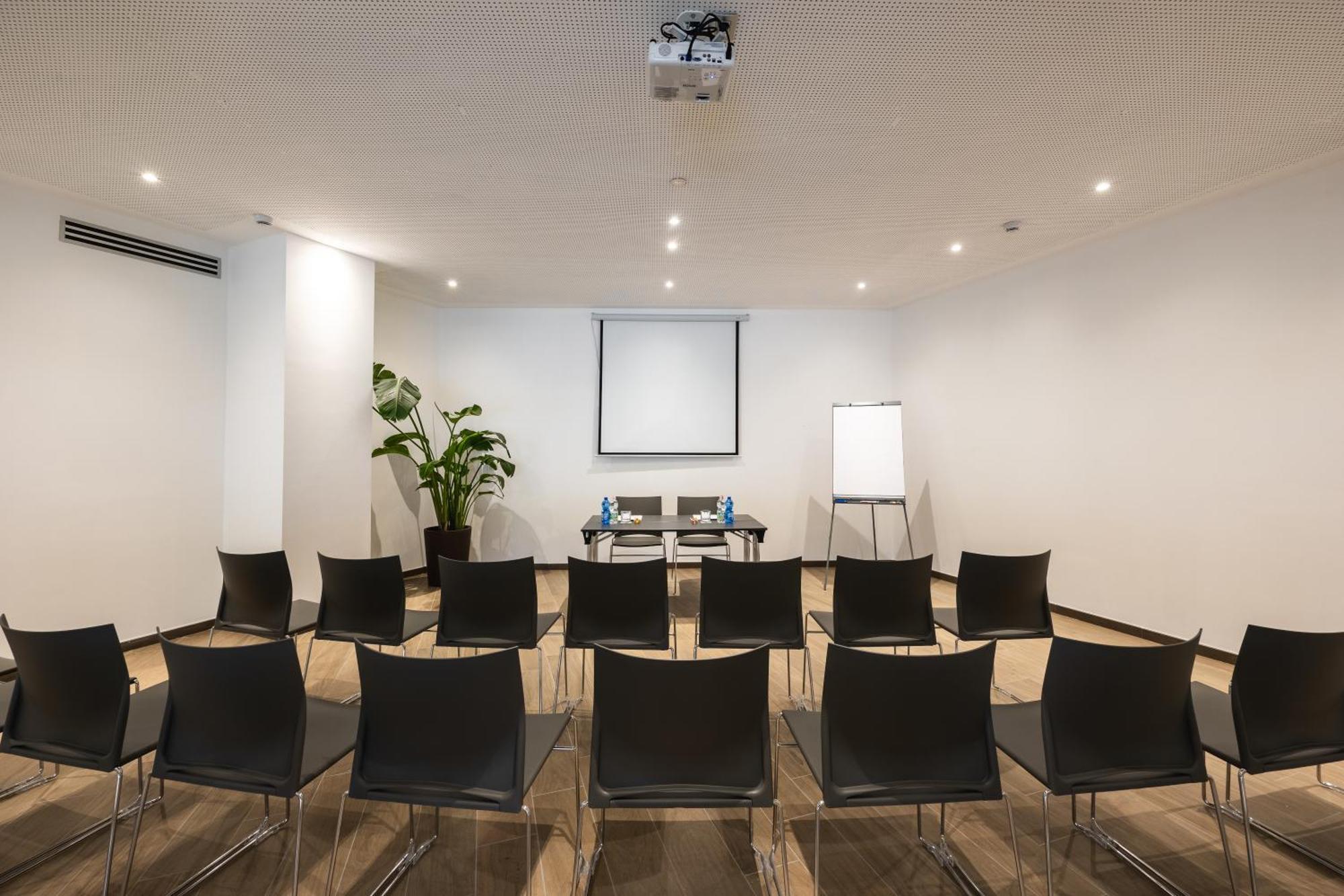 Ih Hotels Milano Centrale Luaran gambar